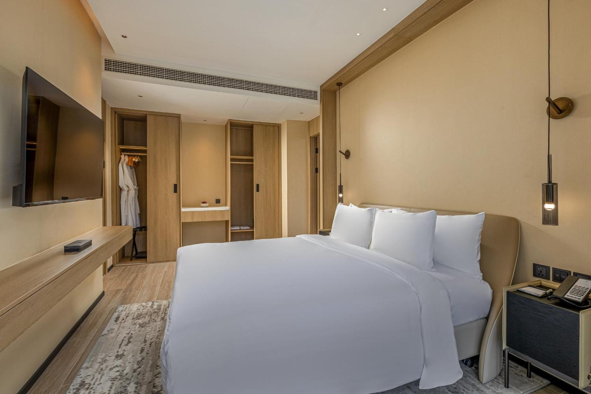 Laya Resort Phuket Island Лаян Бийч Екстериор снимка